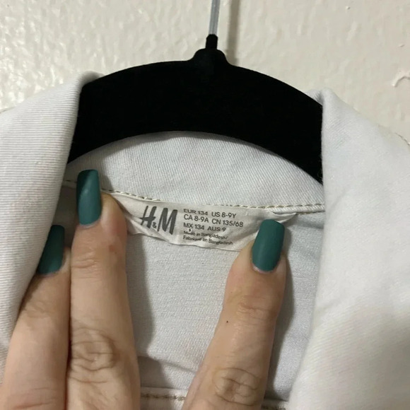 Little girls white denim jean jacket from H&M size 8-9 small flaw - Picture 3 of 6